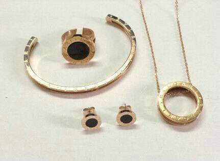 Bvlgari Suit Jewelry (19)