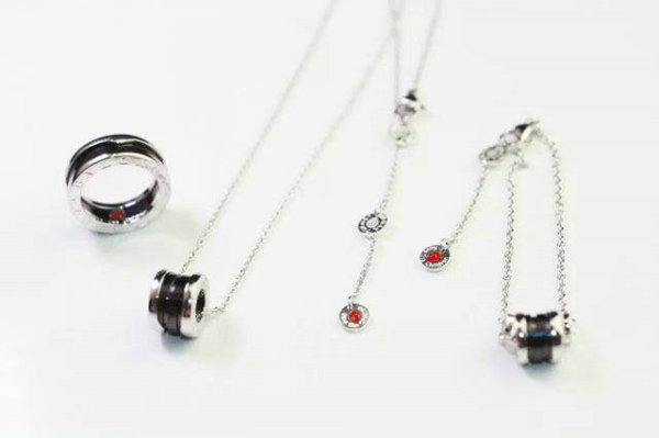 Bvlgari Suit Jewelry (50)