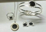 Bvlgari Suit Jewelry (7)