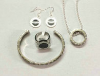 Bvlgari Suit Jewelry (14)