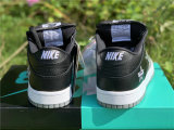 Supreme x Nike SB Dunk Low Metallic Silver-Black GS