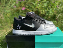Supreme x Nike SB Dunk Low Metallic Silver-Black GS Supreme x Nike SB Dunk Low Metallic Silver-Black GS