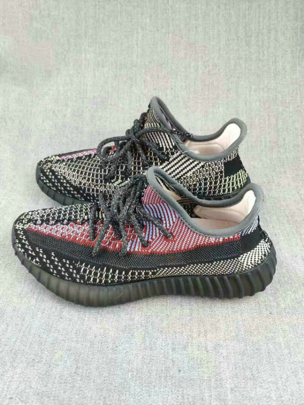 AD Y 350 V2 Shoes (7)