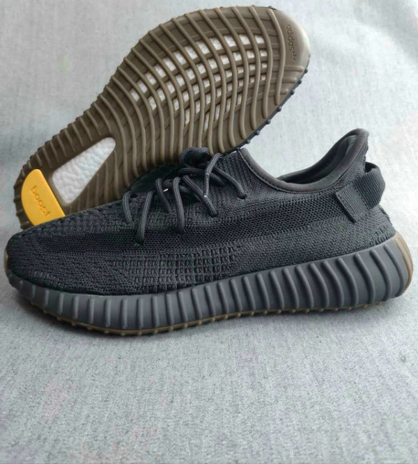 AD Y 350 V2 Shoes (4)