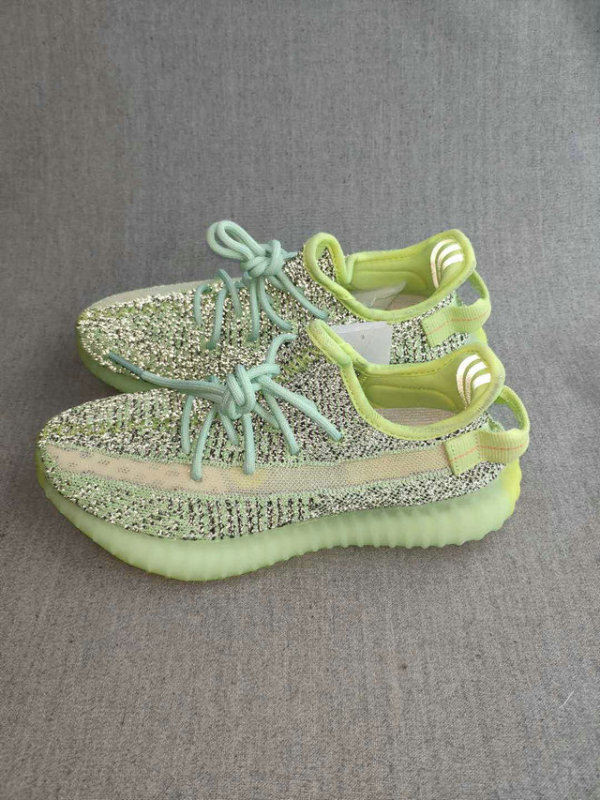 AD Y 350 V2 Shoes (1)