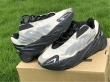 Authentic Y 700 MNVN “Bone”