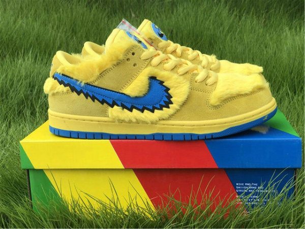 Authentic Grateful Dead x Nike SB Dunk Low “Yellow Bear” GS