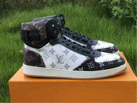 LV SNEAKERS (15)