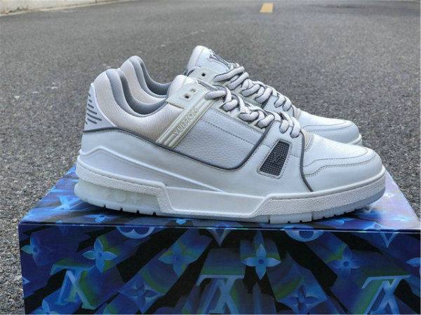 LV SNEAKERS (16)
