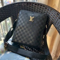 LV Men Bag AAA (101)