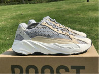 Authentic Y 700 V2 “Cream”