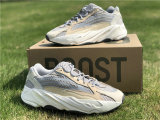 Authentic Y 700 V2 “Cream”