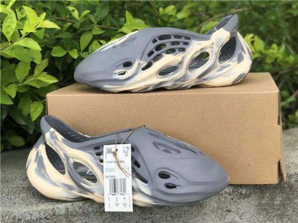Authentic Y Foam Runner “MXT Moon Gray”