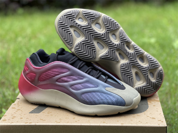 Authentic Y 700 V3 “Fade Carbon”