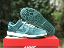 Authentic Nike Dunk Low “Green Velvet“ Authentic Nike Dunk Low “Green Velvet“