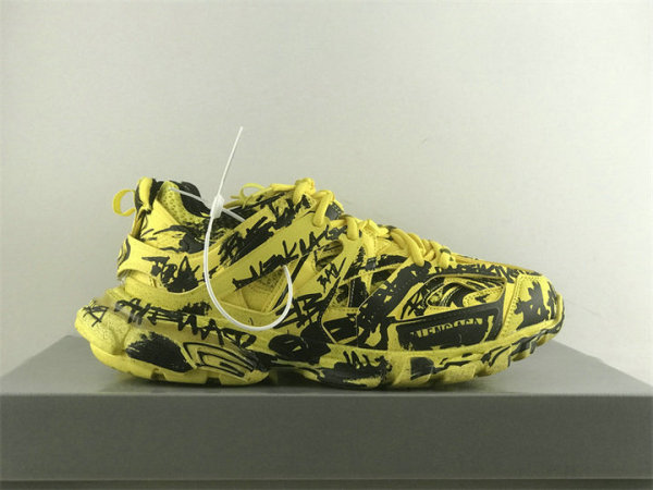 Balenciaga Track 3.0 Sneaker (40)
