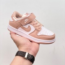 Nike SB Dunk Kid Shoes (24) Nike SB Dunk Kid Shoes (24)