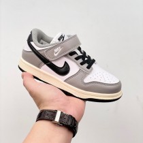 Nike SB Dunk Kid Shoes (25) Nike SB Dunk Kid Shoes (25)