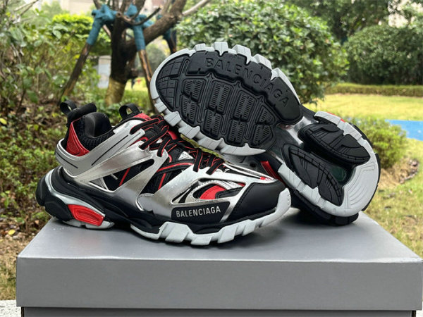 Balenciaga Track 3.0 Sneaker (53)
