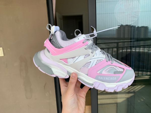 Balenciaga Track 3.0 Sneaker (57)