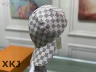 LV Snapback Hat AAA Quality （90）