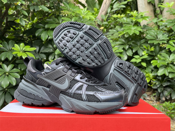 Authentic Nike V2K Run (10)