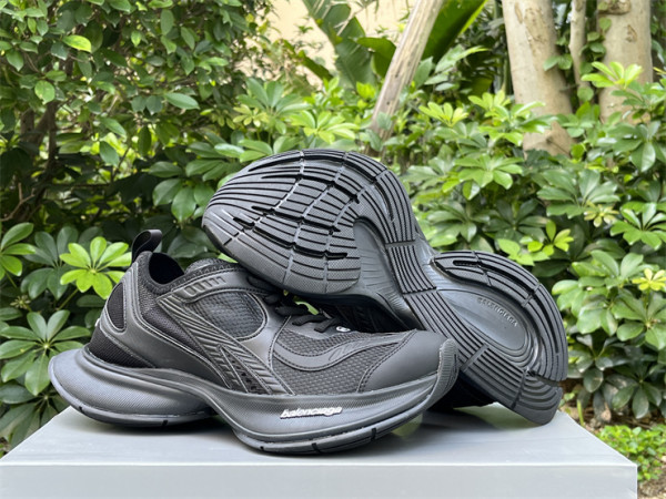 Balenciaga CIRCUIT Sneakers (1)