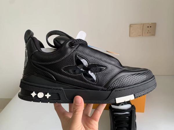 LV SNEAKERS (64)