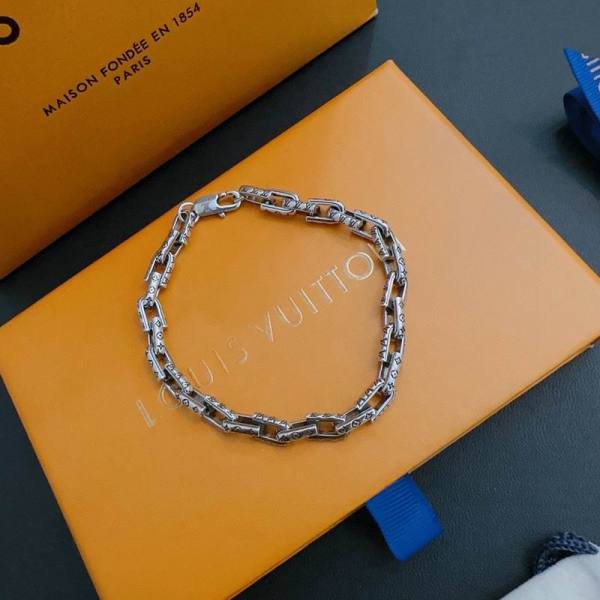 LV Bracelet (17)