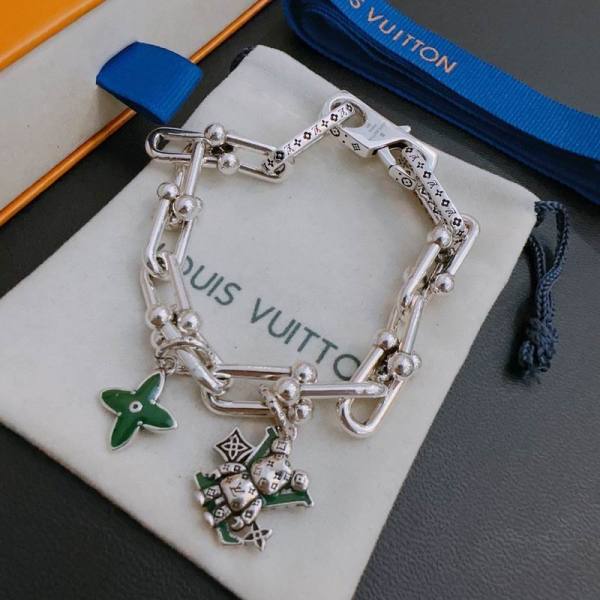 LV Bracelet (18)