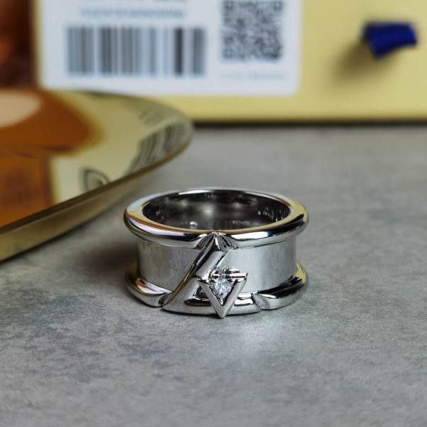 LV Ring (6)