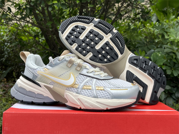Authentic Nike V2K Run (12)