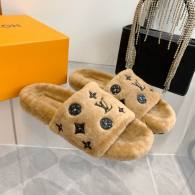 LV Slippers 35-41 (38)