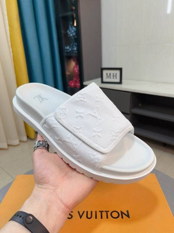 LV Slippers 38-44 (19)