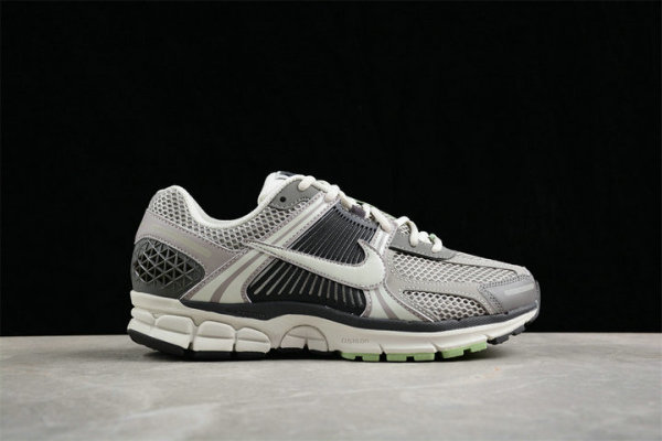 Nike Zoom Vomero 5 Women Shoes (14)