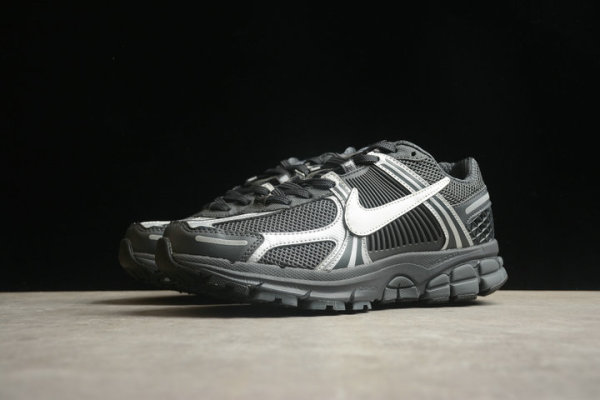 Nike Zoom Vomero 5 Shoes (16)