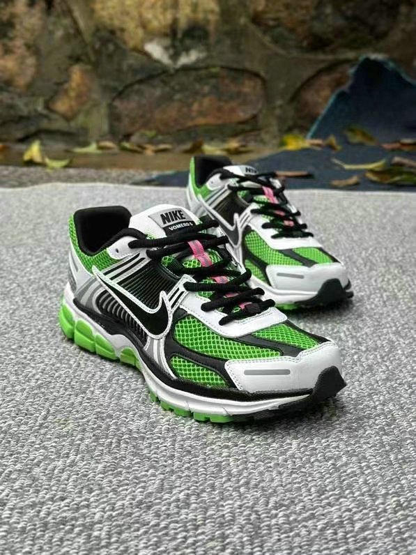 Nike Zoom Vomero 5 Shoes (26)