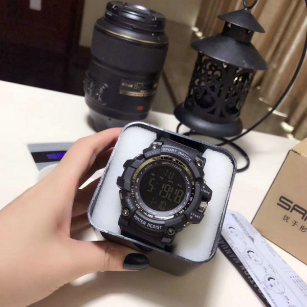 Casio G-shock watches (136)
