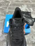 HOKA ONE ONE® M BONDI 8  (2)