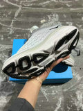 HOKA ONE ONE® M BONDI 8  (1)