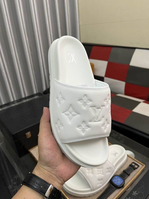 LV Slippers 38-44 (28)