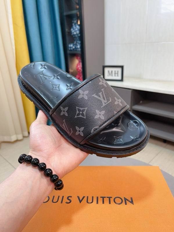 LV Slippers 38-44 (43)