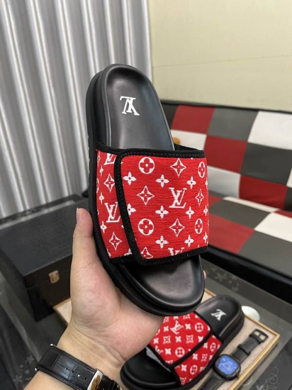 LV Slippers 38-44 (25)