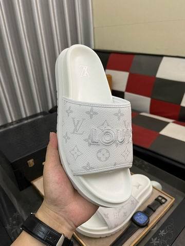 LV Slippers 38-44 (51)