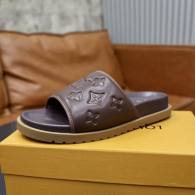LV Slippers 38-45 (42)