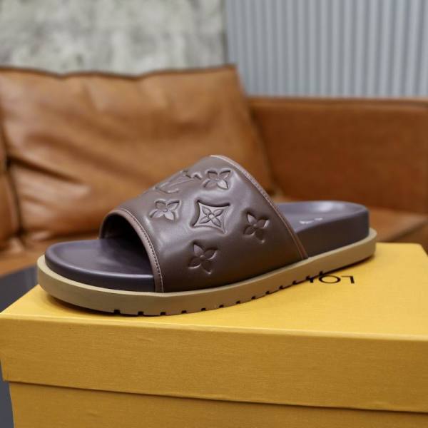 LV Slippers 38-45 (42)