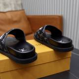 LV Slippers 38-45 (37)