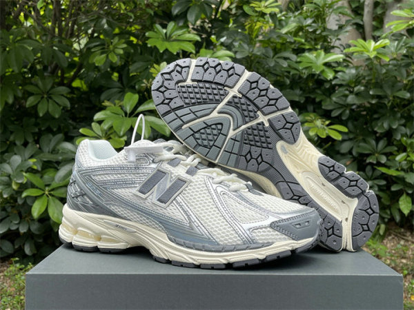 Authentic New Balance M1906RFS