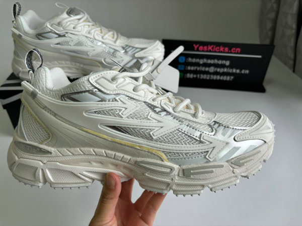 OFF-WHITE SNEAKERS (56)