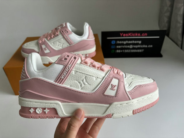 LV SNEAKERS (84)